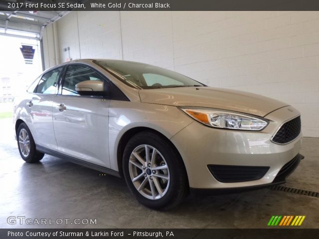 2017 Ford Focus SE Sedan in White Gold