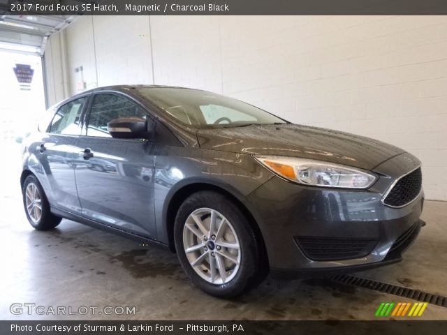 2017 Ford Focus SE Hatch in Magnetic