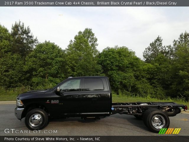 2017 Ram 3500 Tradesman Crew Cab 4x4 Chassis in Brilliant Black Crystal Pearl