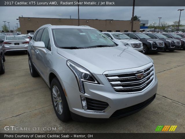 2017 Cadillac XT5 Luxury AWD in Radiant Silver Metallic