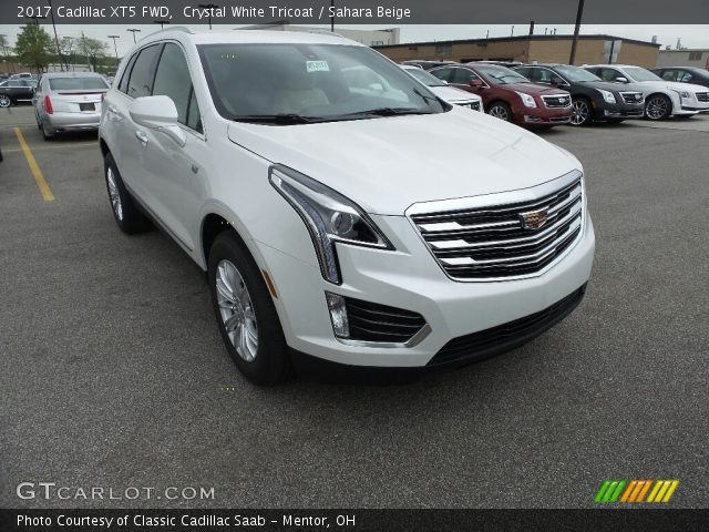 2017 Cadillac XT5 FWD in Crystal White Tricoat