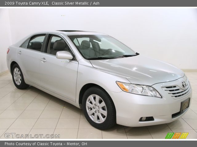 2009 Toyota Camry XLE in Classic Silver Metallic