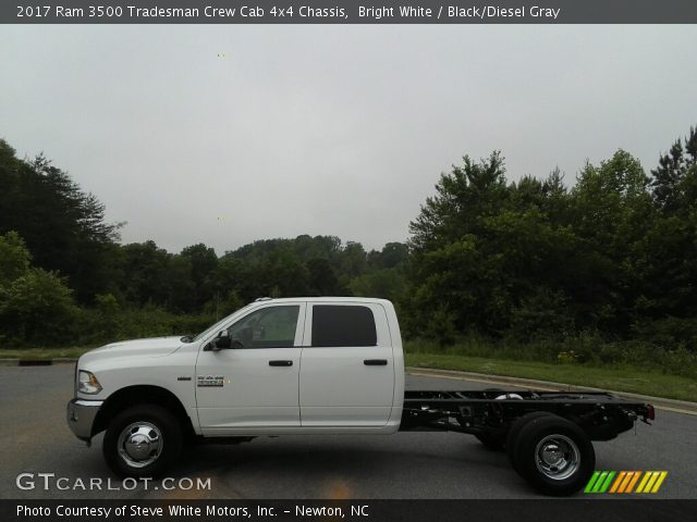 2017 Ram 3500 Tradesman Crew Cab 4x4 Chassis in Bright White