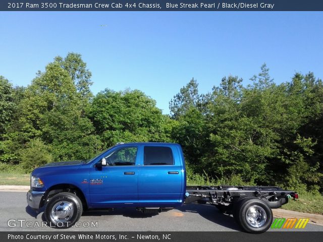 2017 Ram 3500 Tradesman Crew Cab 4x4 Chassis in Blue Streak Pearl