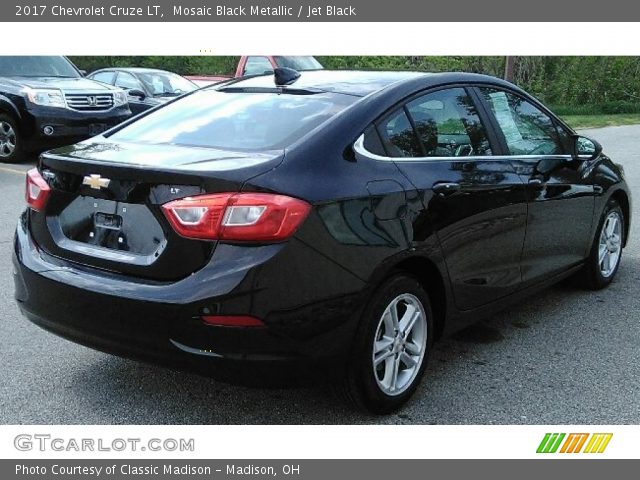 2017 Chevrolet Cruze LT in Mosaic Black Metallic