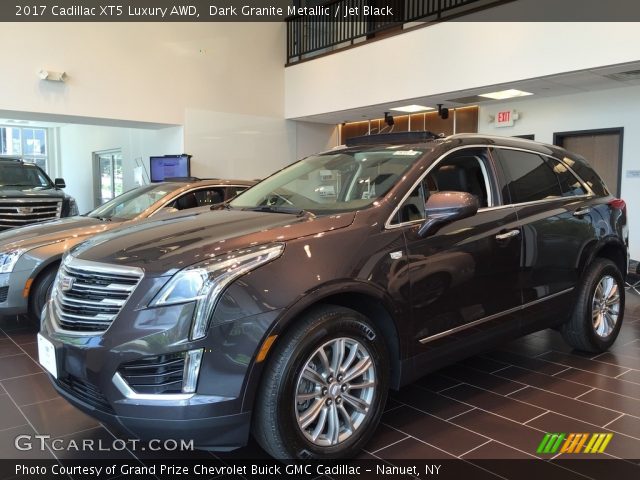 2017 Cadillac XT5 Luxury AWD in Dark Granite Metallic