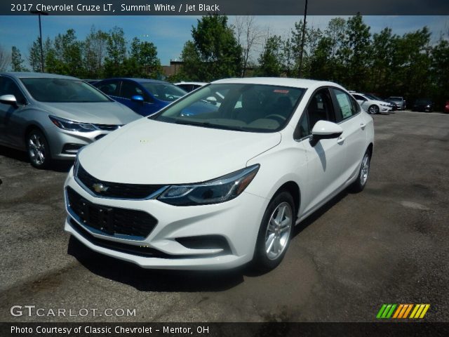 2017 Chevrolet Cruze LT in Summit White
