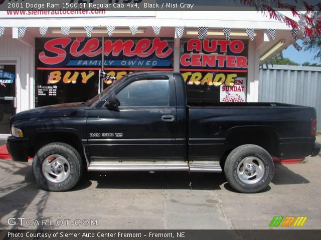 2001 Dodge Ram 1500 ST Regular Cab 4x4 in Black