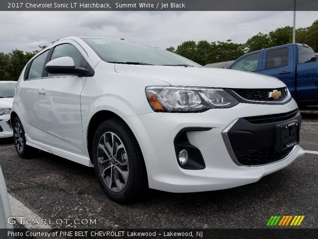 2017 Chevrolet Sonic LT Hatchback in Summit White