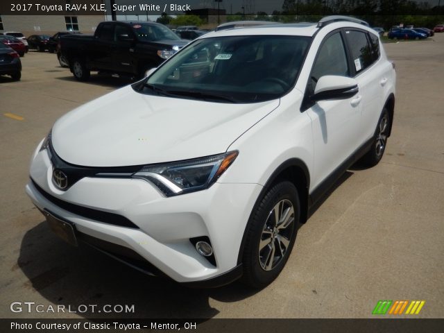 2017 Toyota RAV4 XLE in Super White