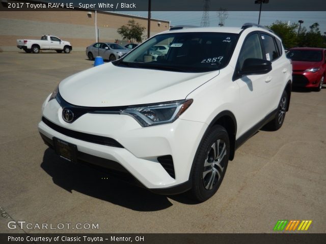 2017 Toyota RAV4 LE in Super White