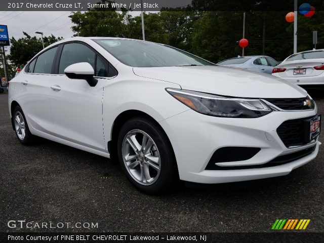 2017 Chevrolet Cruze LT in Summit White
