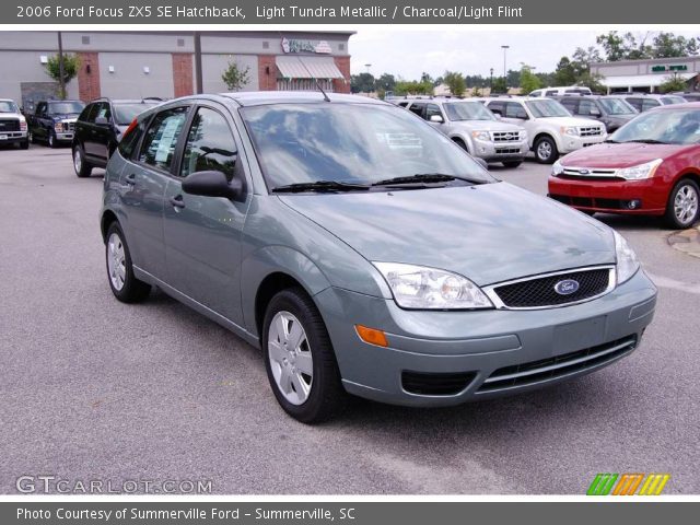 2006 Ford Focus ZX5 SE Hatchback in Light Tundra Metallic