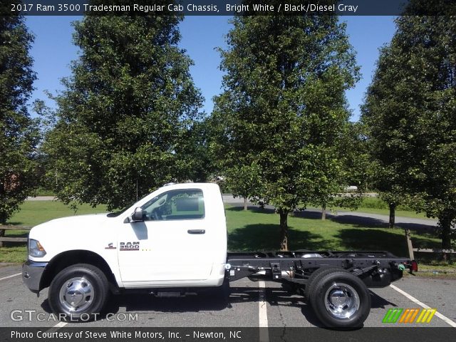 2017 Ram 3500 Tradesman Regular Cab Chassis in Bright White