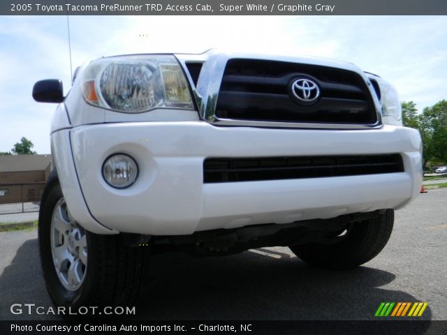 2005 Toyota Tacoma PreRunner TRD Access Cab in Super White