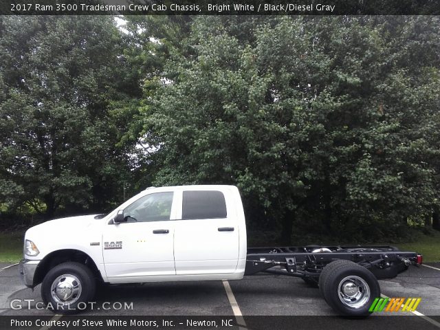 2017 Ram 3500 Tradesman Crew Cab Chassis in Bright White