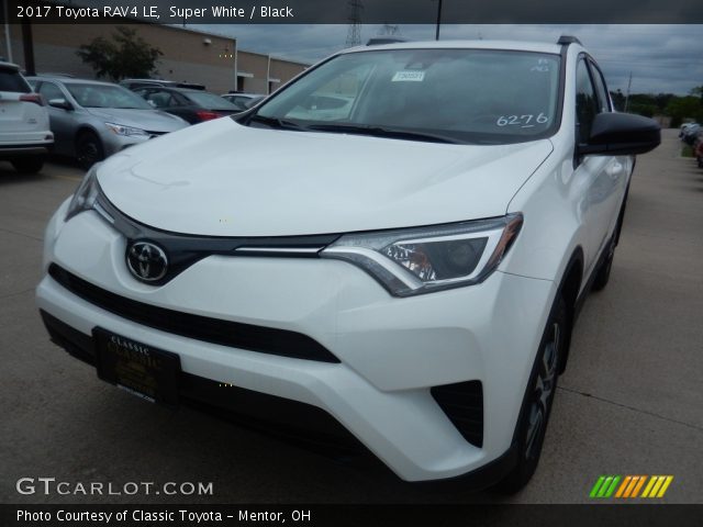 2017 Toyota RAV4 LE in Super White