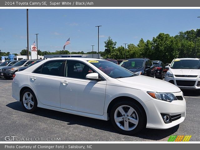 2014 Toyota Camry SE in Super White