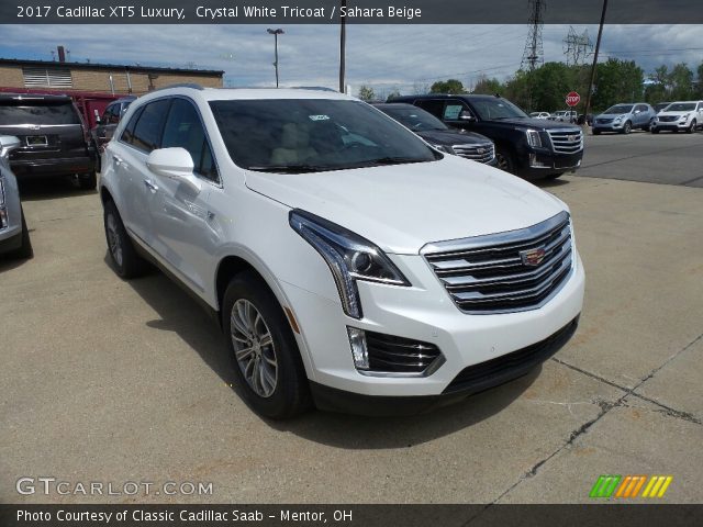 2017 Cadillac XT5 Luxury in Crystal White Tricoat