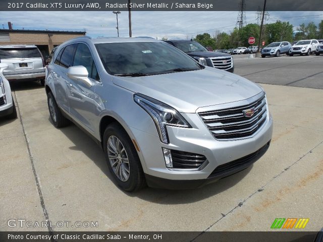 2017 Cadillac XT5 Luxury AWD in Radiant Silver Metallic
