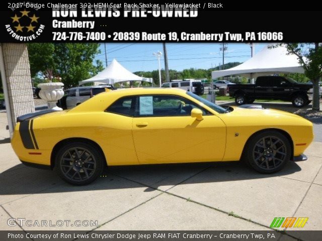 2017 Dodge Challenger 392 HEMI Scat Pack Shaker in YellowJacket