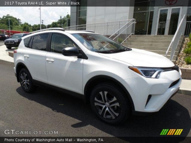 2017 Toyota RAV4 LE in Super White