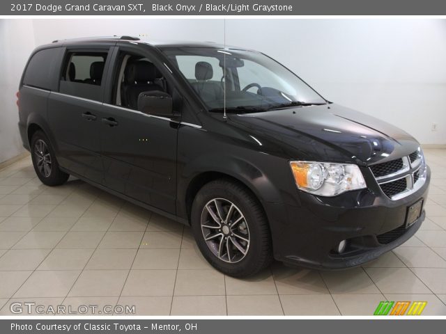 2017 Dodge Grand Caravan SXT in Black Onyx