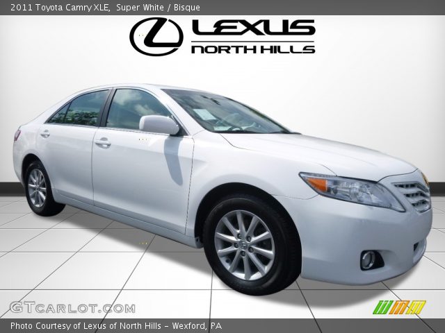 2011 Toyota Camry XLE in Super White