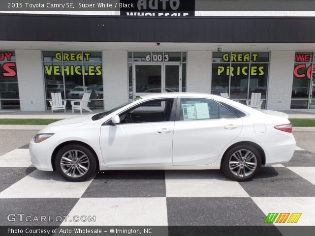 2015 Toyota Camry SE in Super White