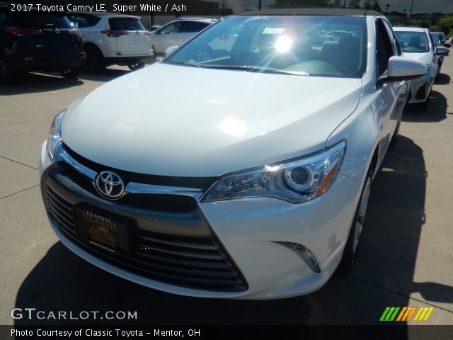 2017 Toyota Camry LE in Super White