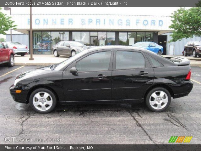 2006 Ford Focus ZX4 SES Sedan in Pitch Black