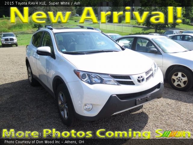 2015 Toyota RAV4 XLE in Super White
