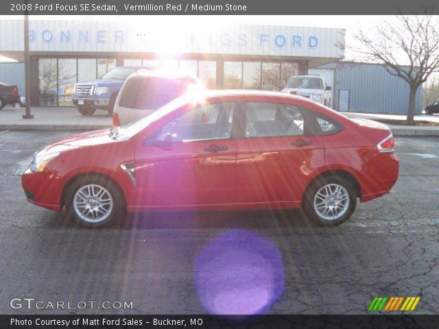 2008 Ford Focus SE Sedan in Vermillion Red