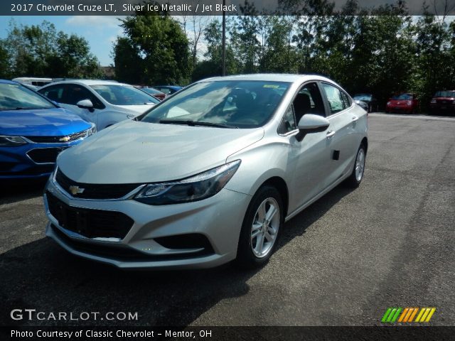 2017 Chevrolet Cruze LT in Silver Ice Metallic