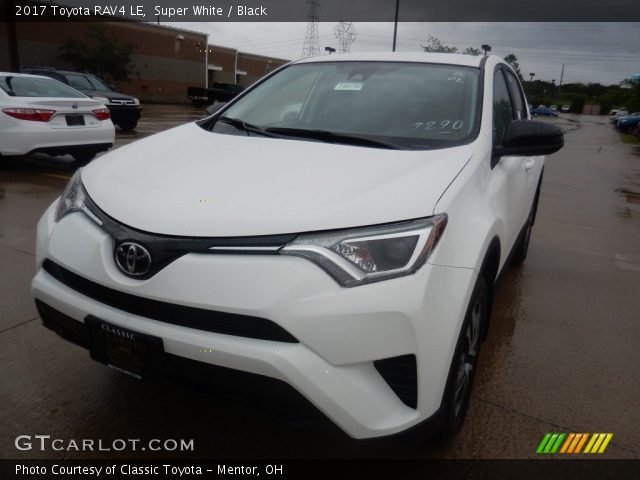 2017 Toyota RAV4 LE in Super White