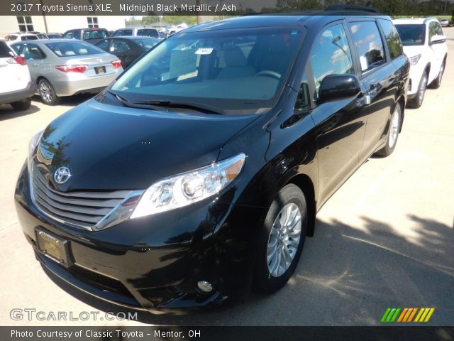 2017 Toyota Sienna XLE in Midnight Black Metallic