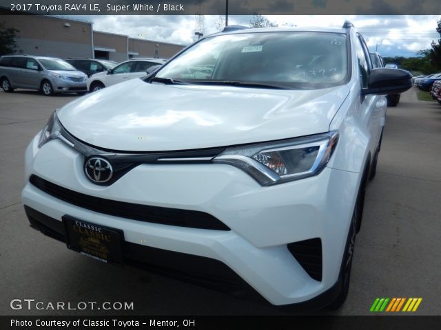 2017 Toyota RAV4 LE in Super White