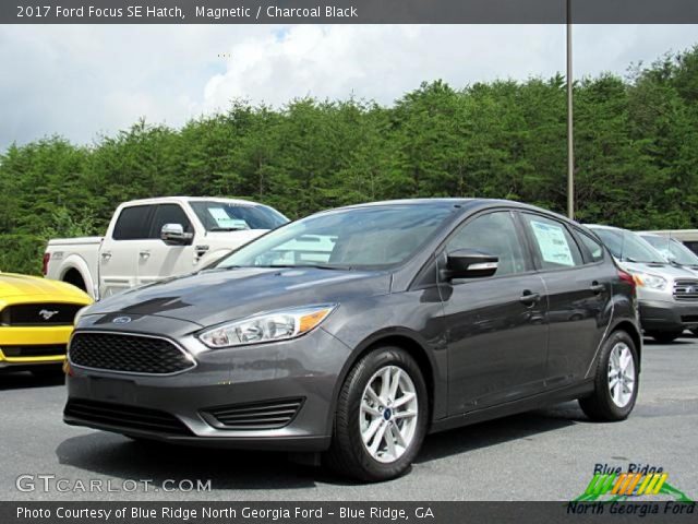 2017 Ford Focus SE Hatch in Magnetic