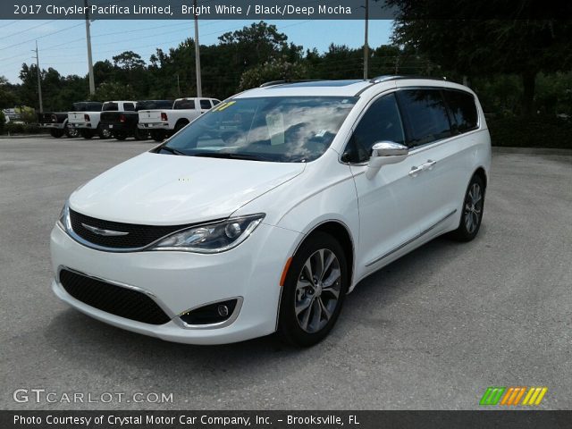 2017 Chrysler Pacifica Limited in Bright White