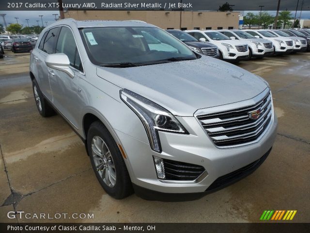 2017 Cadillac XT5 Luxury AWD in Radiant Silver Metallic