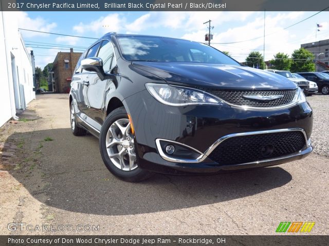 2017 Chrysler Pacifica Limited in Brilliant Black Crystal Pearl