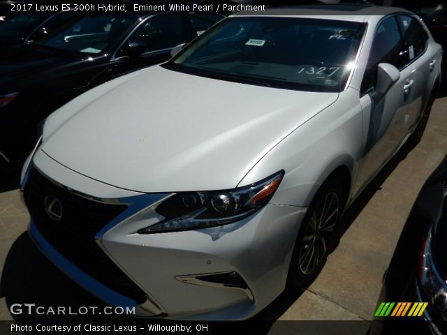 2017 Lexus ES 300h Hybrid in Eminent White Pearl