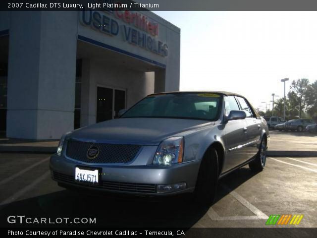 2007 Cadillac DTS Luxury in Light Platinum