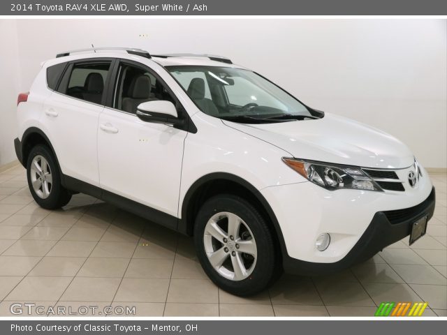 2014 Toyota RAV4 XLE AWD in Super White