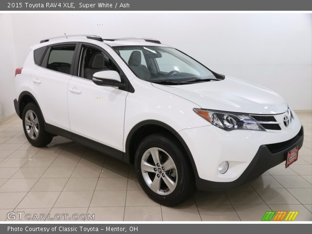 2015 Toyota RAV4 XLE in Super White