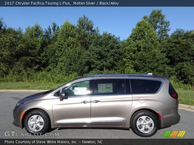 2017 Chrysler Pacifica Touring L Plus in Molten Silver