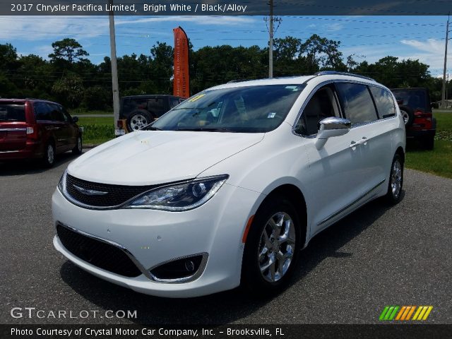 2017 Chrysler Pacifica Limited in Bright White
