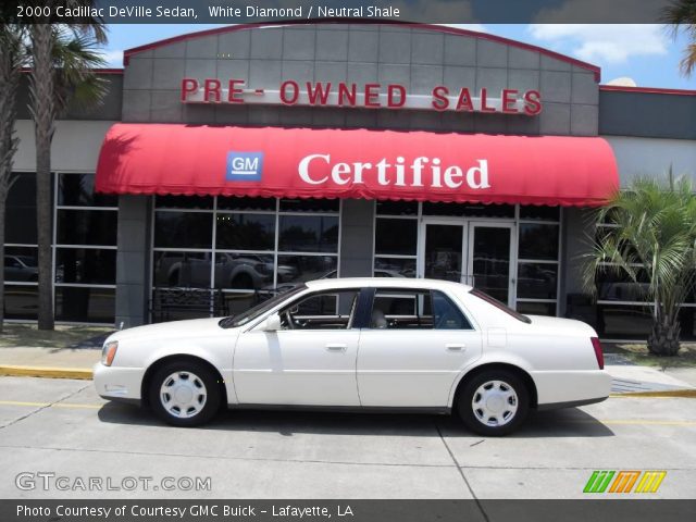 2000 Cadillac DeVille Sedan in White Diamond