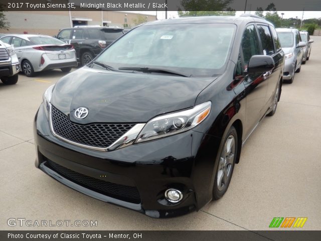 2017 Toyota Sienna SE in Midnight Black Metallic