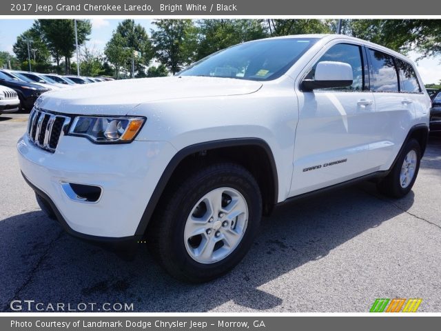 2017 Jeep Grand Cherokee Laredo in Bright White